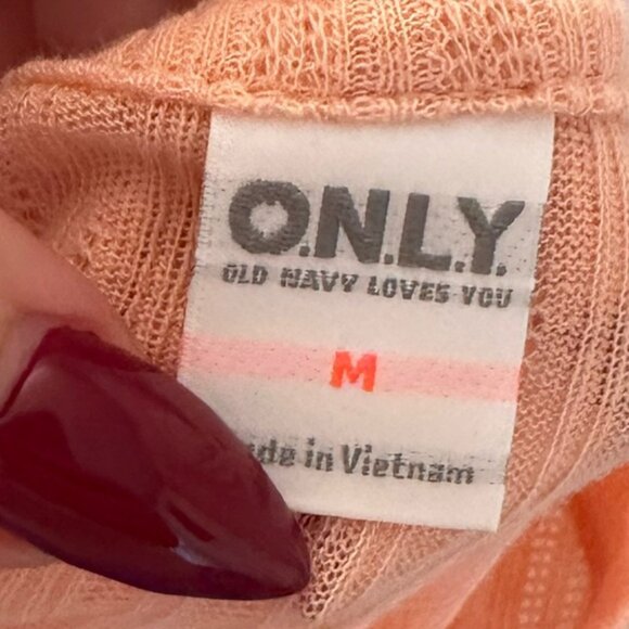 Old navy top - Picture 3 of 3